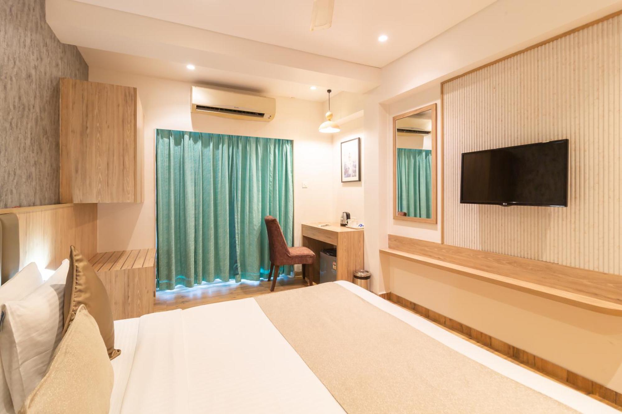 Hotel Celestiial , Candolim Exterior photo