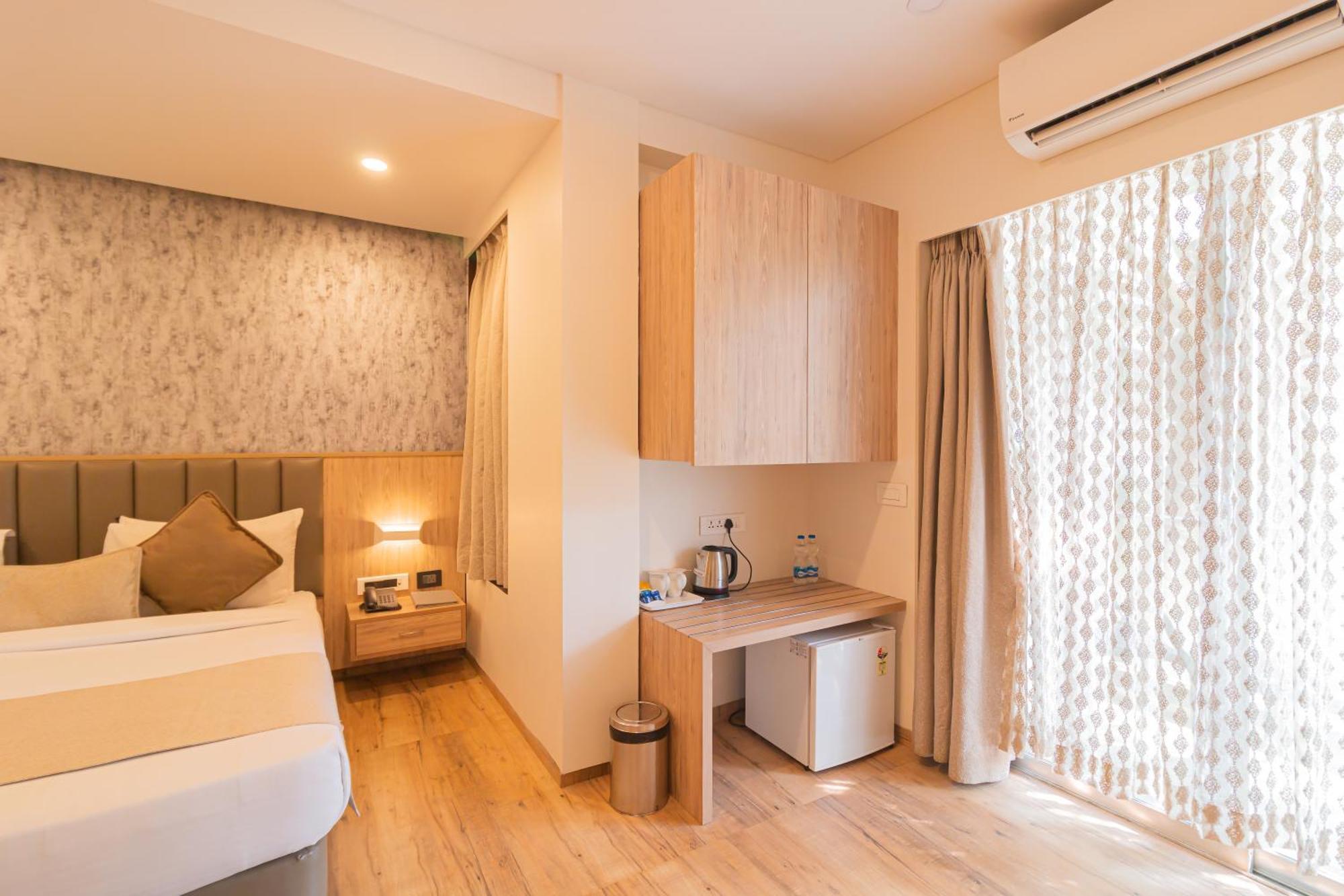 Hotel Celestiial , Candolim Exterior photo