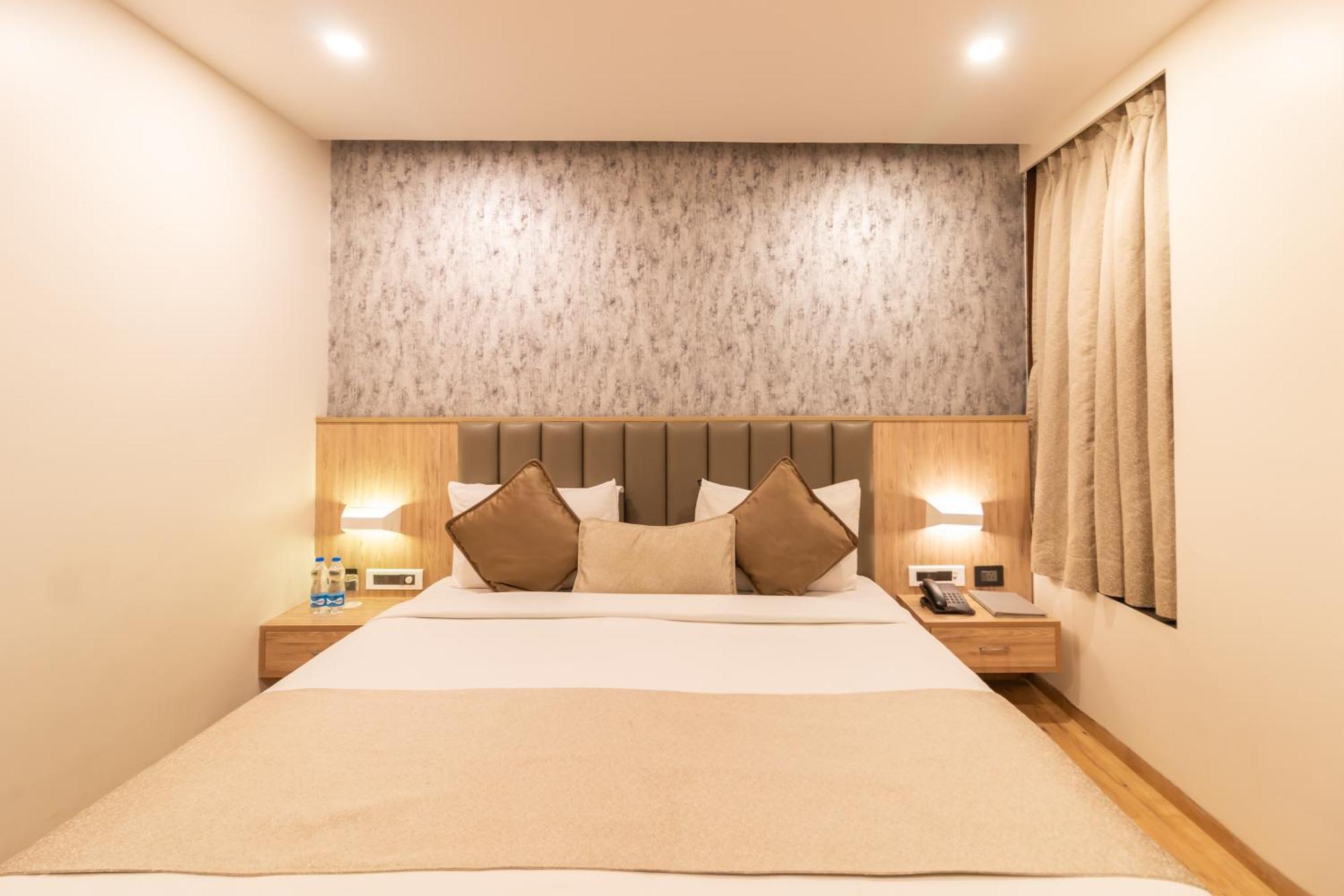 Hotel Celestiial , Candolim Exterior photo