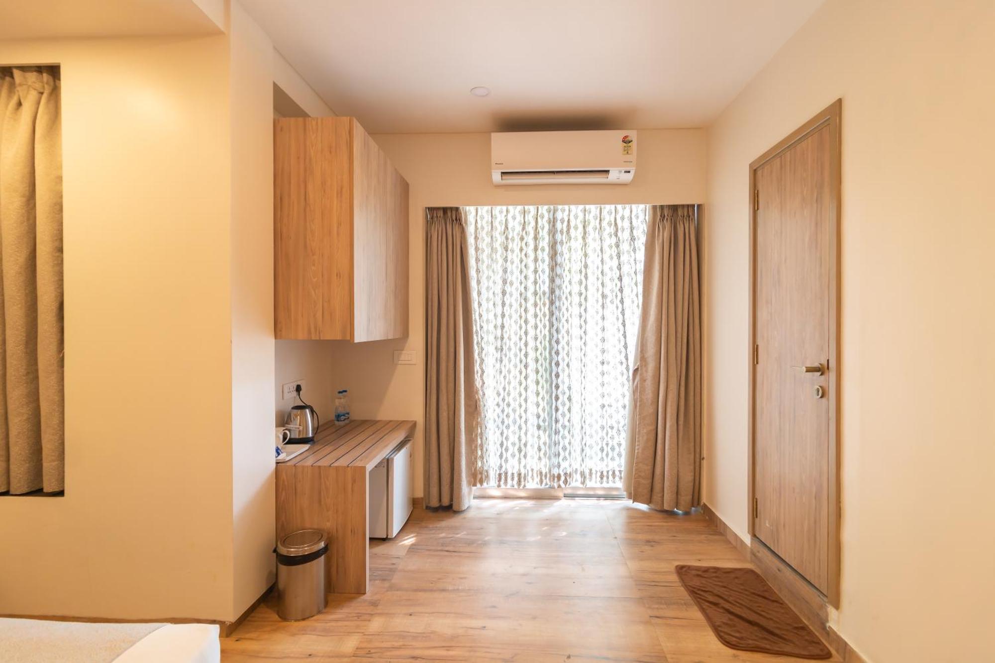 Hotel Celestiial , Candolim Exterior photo